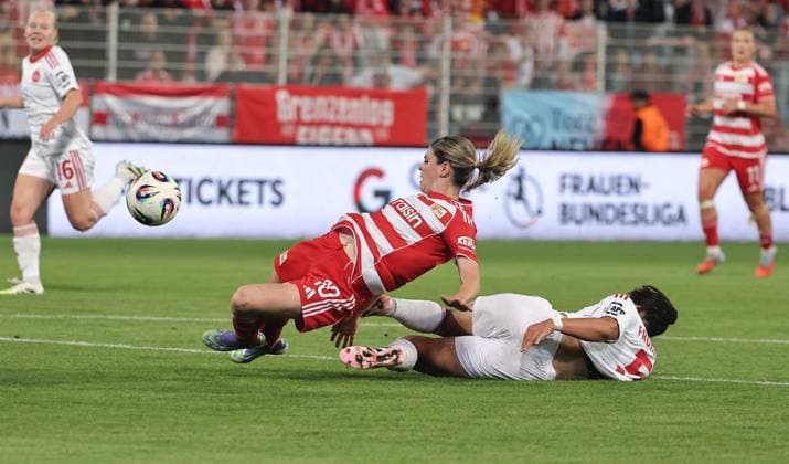 Eileen Campbell, Clara Fröhlich Zweikampf Spielszene Aktion Fußball Fussball 1. Bundesliga Damen Frauen Saison 2025 2026 07.09.2025 1.FC Union Berlin vs. 1.FC Nürnberg FCN DFL regulations prohibit any use of photographs as image sequences and or quasi-video