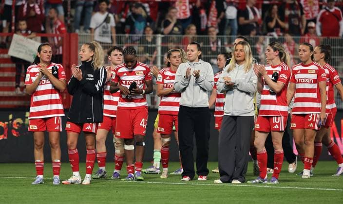 Union Frauenmannschaft enttäuscht bei der Ehrenrunde nach Spielende Fußball Fussball 1. Bundesliga Damen Frauen Saison 2025 2026 07.09.2025 1.FC Union Berlin vs. 1.FC Nürnberg FCN DFL regulations prohibit any use of photographs as image sequences and or quasi-video