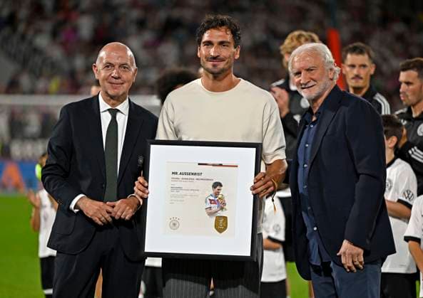RECORD DATE NOT STATED 07.09.2025, Fussball WM-Qualifikation Europa 2025 26, 6.Spieltag, Deutschland - Nordirland, im Rhein-Energie-Stadion Köln, Bernd Neuendorf, Mats Hummels und Rudi Völler (alle drei Deutschland)- *** 07 09 2025, Soccer World Cup Qualification Europe 2025 26, Matchday 6, Germany Northern Ireland, at Rhein Energie Stadium Cologne, Bernd Neuendorf, Mats Hummels and Rudi Völler all three Germany