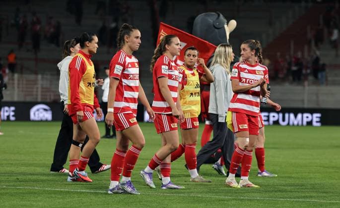 Union Frauenmannschaft enttäuscht bei der Ehrenrunde nach Spielende Fußball Fussball 1. Bundesliga Damen Frauen Saison 2025 2026 07.09.2025 1.FC Union Berlin vs. 1.FC Nürnberg FCN DFL regulations prohibit any use of photographs as image sequences and or quasi-video