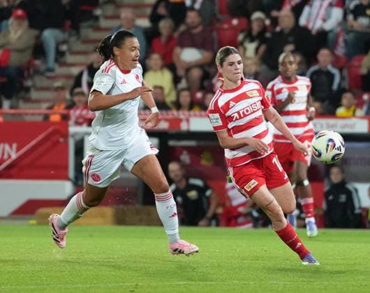 07.09.2025 - Fussball - Saison 2025 2026 - 1. Google Pixel Frauen Bundesliga - 1. Spieltag: 1. FC Union Berlin Frauen FCU - 1. FC Nürnberg Frauen FCN ( Club Clubfrauen) - ChPr - xchxprx - von links : Clara Fröhlich (5, 1. FC Nürnberg FCN ) Eileen Campbell ( 10, 1. FC Union Berlin )