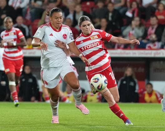 07.09.2025 - Fussball - Saison 2025 2026 - 1. Google Pixel Frauen Bundesliga - 1. Spieltag: 1. FC Union Berlin Frauen FCU - 1. FC Nürnberg Frauen FCN ( Club Clubfrauen) - ChPr - xchxprx - von links : Clara Fröhlich (5, 1. FC Nürnberg FCN ) Eileen Campbell ( 10, 1. FC Union Berlin )
