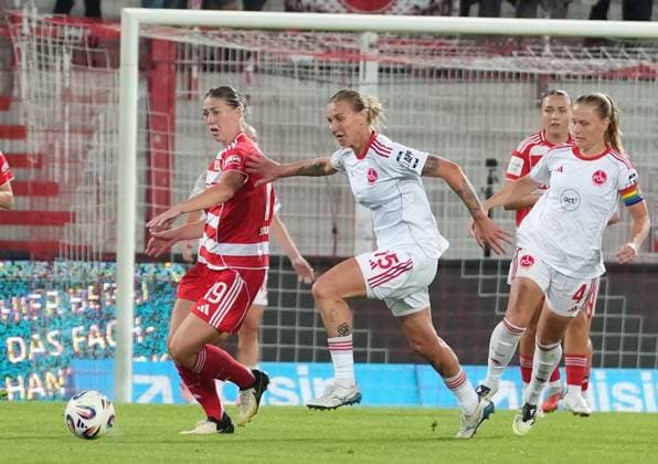 07.09.2025 - Fussball - Saison 2025 2026 - 1. Google Pixel Frauen Bundesliga - 1. Spieltag: 1. FC Union Berlin Frauen FCU - 1. FC Nürnberg Frauen FCN ( Club Clubfrauen) - ChPr - xchxprx - von links : Samantha Steuerwald ( 19, 1. FC Union Berlin ) Oliwia Wos (15, 1. FC Nürnberg FCN ) Luisa Guttenberger (4, 1. FC Nürnberg FCN )