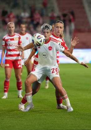 07.09.2025 - Fussball - Saison 2025 2026 - 1. Google Pixel Frauen Bundesliga - 1. Spieltag: 1. FC Union Berlin Frauen FCU - 1. FC Nürnberg Frauen FCN ( Club Clubfrauen) - ChPr - xchxprx - Aneta Polaskova (26, 1. FC Nürnberg FCN ) wehrt Tanja Pawollek ( 31, 1. FC Union Berlin ) ab