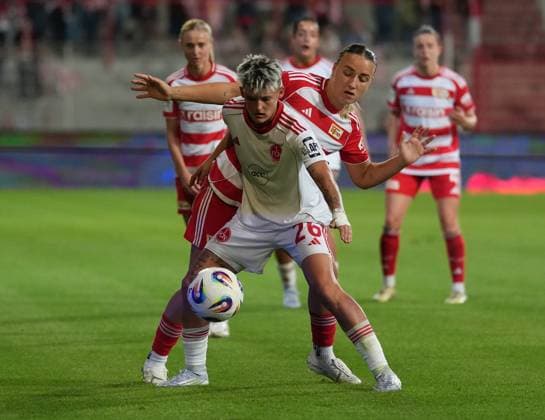 07.09.2025 - Fussball - Saison 2025 2026 - 1. Google Pixel Frauen Bundesliga - 1. Spieltag: 1. FC Union Berlin Frauen FCU - 1. FC Nürnberg Frauen FCN ( Club Clubfrauen) - ChPr - xchxprx - Aneta Polaskova (26, 1. FC Nürnberg FCN ) wehrt Tanja Pawollek ( 31, 1. FC Union Berlin ) ab