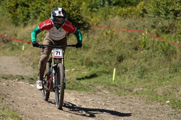 07 09 2025, ChampÃ ry, ChampÃ ry 2025 UCI Mountain Bike World Championships, Ãlvaro Pestana (POR) during the Men s Downhill Final ChampÃ ry Grand Paradis Valais Switzerland Copyright: xJustPictures.ch FrancescoxMinghettix jp-en-FrMi-MNG_5916