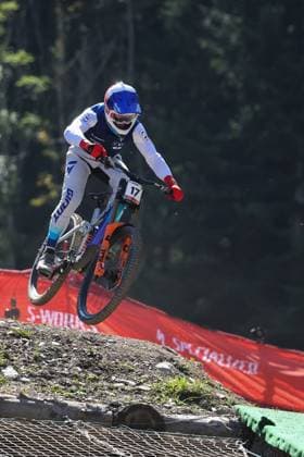 07 09 2025, ChampÃ ry, ChampÃ ry 2025 UCI Mountain Bike World Championships, RÃ mi Thirion (FRA) during the Men s Downhill Final ChampÃ ry Grand Paradis Valais Switzerland Copyright: xJustPictures.ch FrancescoxMinghettix jp-en-FrMi-MNG_7236