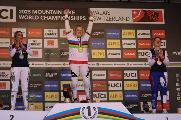07 09 2025, ChampÃ ry, ChampÃ ry 2025 UCI Mountain Bike World Championships, The Elite Women Downhill Podium from right to left: Myriam Nicole (FRA), Silver, Valentina Höll (AUT), Gold, and Marine Cabirou (FRA), Bronze at the award ceremony ChampÃ ry Grand Paradis Valais Switzerland Copyright: xJustPictures.ch FrancescoxMinghettix jp-en-FrMi-MNG_8328