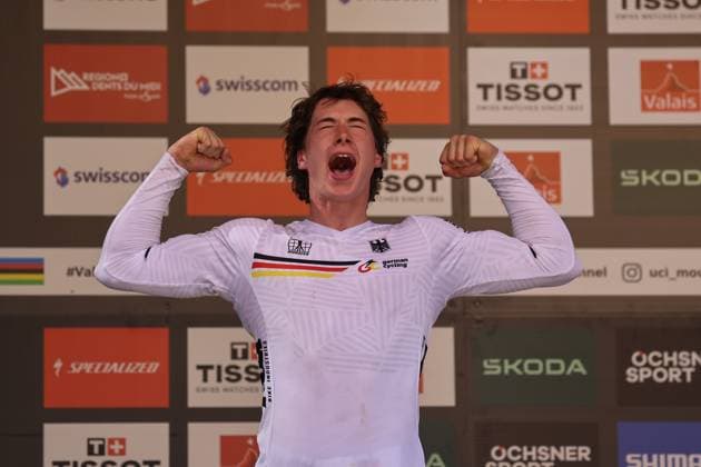 07 09 2025, ChampÃ ry, ChampÃ ry 2025 UCI Mountain Bike World Championships, Henri Kiefer (GER), Silver Medal at the Downhill World Championship, WM, Weltmeisterschaft during the award ceremony ChampÃ ry Grand Paradis Valais Switzerland Copyright: xJustPictures.ch FrancescoxMinghettix jp-en-FrMi-MNG_8521