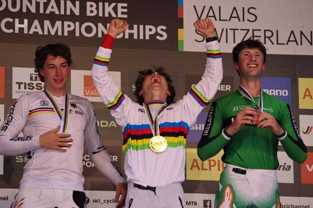 07 09 2025, ChampÃ ry, ChampÃ ry 2025 UCI Mountain Bike World Championships, The Elite Men Downhill Podium from right to left: Henri Kiefer (GER), Silver, Jackson Goldstone (CAN), Gold and Ronan Dunne (IRL), Bronze at the award ceremony ChampÃ ry Grand Paradis Valais Switzerland Copyright: xJustPictures.ch FrancescoxMinghettix jp-en-FrMi-MNG_8670