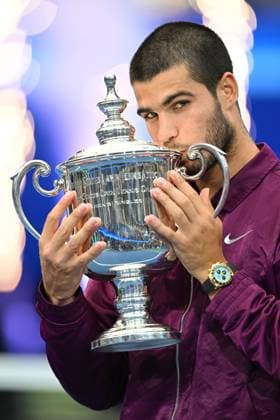 (250908) -- NEW YORK, Sept. 8, 2025 -- Carlos Alcaraz of Spain kisses his trophy after winning the men s singles final match between Carlos Alcaraz of Spain and Jannik Sinner of Italy at the 2025 US Open tennis championships in New York, the United States, Sept. 7, 2025. ) (SP)U.S.-NEW YORK-TENNIS-US OPEN-MEN S SINGLES-FINAL LixRui 