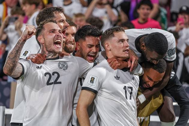 UEFA European Qualifiers - WM Qualifikation - 25 26 - Deutschland - Nordirland im Rhein-Energie-Stadion in Köln Jubel, Torjubel, Torschuetze, Torschütze Florian Wirtz (Deutschland 17) jubelt nach seinem Tor zum 2 zu 1 mit der Mannschaft , u.a.David Raum (Deutschland 22) , Paul Nebel (Deutschland 19) , Jonathan Tah (Deutschland 4) *** UEFA European Qualifiers World Cup Qualifiers 25 26 Germany Northern Ireland at the Rhein Energie Stadium in Cologne Cheers, goal celebration, goal scorer, goal scorer Florian Wirtz Germany 17 cheers with the team after his goal for 2 to 1 , a.o. David Raum Germany 22 , Paul Nebel Germany 19 , Jonathan Tah Germany 4 MH