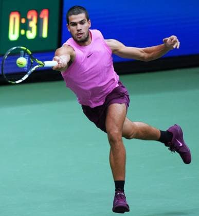 (250908) -- NEW YORK, Sept. 8, 2025 -- Carlos Alcaraz of Spain hits a return during the men s singles final match between Carlos Alcaraz of Spain and Jannik Sinner of Italy at the 2025 US Open tennis championships in New York, the United States, Sept. 7, 2025. ) (SP)U.S.-NEW YORK-TENNIS-US OPEN-MEN S SINGLES-FINAL WuxXiaoling 