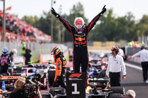 (250908) -- MILAN, Sept. 8, 2025 -- Red Bull Racing s Dutch driver Max Verstappen (top) celebrates his victory after the 2025 Formula One Italian Grand Prix at the Autodromo Nazionale Monza in Monza, near Milan, Italy, on Sept. 7, 2025. ) (SP)ITALY-MONZA-F1-ITALIAN GRAND PRIX PengxZiyang 