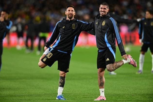 Argentina v Venezuela - FIFA World Cup, WM, Weltmeisterschaft, Fussball 2026 Qualifier Buenos Aires, Argentina - September 4: Lionel Messi (L) and Rodrigo de Paul of Argentina (R) warming up during a FIFA World Cup 2026 Qualifier match between Argentina and Venezuela at Mas Monumental Stadium on September 4, 2025 in Buenos Aires, Argentina. Copyright: xLatinxSportxImagesx