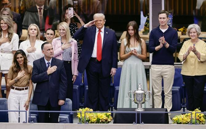 Tennis: U.S. Open U.S. President Donald Trump (C) visits Arthur Ashe Stadium in New York on Sept. 7, 2025, to watch the U.S. Open tennis men s singles final between Carlos Alcaraz of Spain and Jannik Sinner of Italy.  A14AA0004832184P