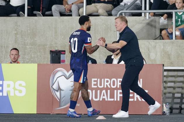 KAUNAS , 07-09-2025 , Darius and Girenas Stadium, season 2025 2026 , FIFA World Cup, WM, Weltmeisterschaft, Fussball Qualifier between Lithuania and The Netherlands 2-3 Pictures shows Ronald Koeman substituting Memphis Depay Lithuania - The Netherlands  x30922254x Copyright:
