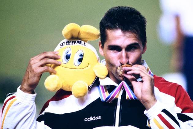 RIEDEL Lars Team GER Weltmeister Finale Diskuswurf der Maenner Leichtathletik Weltmeisterschaften 1991 in Tokyo 27.08.1991 Tokyo *** RIEDEL Lars Team GER World Champion Mens Discus Throw Final World Championships in Athletics 1991 in Tokyo 27 08 1991 Tokyo Copyright: xLacixPerenyix