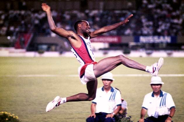 POWELL Mike Team USA Finale Weitsprung der Maenner Weltrekord 8.95m Leichtathletik Weltmeisterschaften 1991 in Tokyo 30.08.1991 Tokyo *** POWELL Mike Team USA Mens Long Jump Final World Record 8 95m World Championships in Athletics 1991 Tokyo 30 08 1991 Tokyo Copyright: xLacixPerenyix