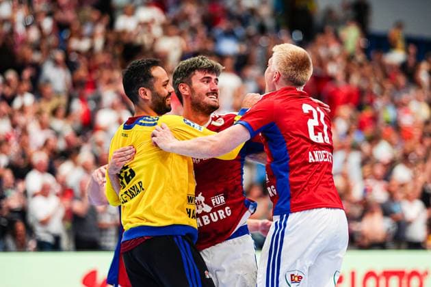 Handball Verein Hamburg jubelt Jubel nach Sieg Spielende GER, Handball Sport Verein Hamburg vs. Rhein-Neckar Loewen, Handball, 1. Bundesliga, Spieltag 3, Saison 2025 2026, 07.09.2025 GER, Handball Sport Verein Hamburg vs. Rhein-Neckar Loewen, Handball, 1. Bundesliga, Spieltag 3, Saison 2025 2026, 07.09.2025 Hamburg Copyright: xEibner-Pressefoto MarcelxvonxFehrnx EP_MFN