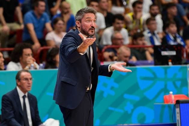 Foto Claudio Grassi LaPresse 08 Settembre 2022 - Assago, Italia - basket - Gran Bretagna vs Italia - Campionato europeo di pallacanestro EuroBasket 2022 - Mediolanum Forum. Nella foto: Gianmarco Pozzecco (head coach Italy) September 08, 2022 Assago, Italy - sport, basketball - Great Britain vs Italy - European Basketball Championship EuroBasket 2022- Mediolanum Forum. In the pic: Gianmarco Pozzecco (head coach Italy)  Copyright: xClaudioxGrassi LaPressex