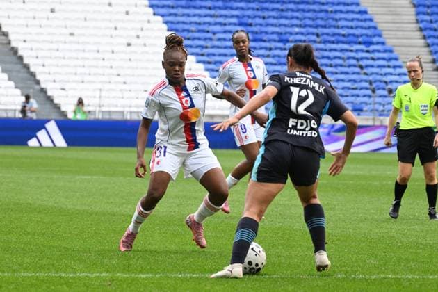 Football : Arkema Premiere Ligue OL Lyonnes V Marseille 07 09 2025 Liana Joseph of OL Lyonnes and Roselene Khezami of Marseille during the Arkema Premiere Ligue match between Lyon and Marseille at Groupama Stadium Decines Charpieu on September 7, 2025 in Lyon, France  Copyright: xALLILI_MOURADx