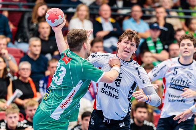 v.l. Ian Weber (GWD Minden, 13), Lasse Moeller (SG Flensburg-Handewitt, 64) GER, GWD Minden vs. SG Flensburg-Handewitt, Handball, 1. Bundesliga, 3. Spieltag, Spielzeit 2025 2026, 08.09.2025 GER, GWD Minden vs. SG Flensburg-Handewitt, Handball, 1. Bundesliga, 3. Spieltag, Spielzeit 2025 2026, 08.09.2025 Luebbecke Copyright: xEibner-Pressefoto JanxRollingerx EP_JSK