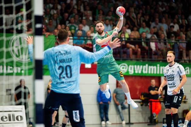 08.09.2025 - Handball, 2025 2026, 1. Bundesliga, 3. Spieltag, GWD Minden - SG Flensburg-Handewitt: (L-R) Kevin Möller, Moller (Flensburg), Max Staar (Minden)