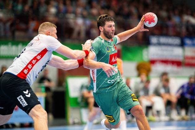 08.09.2025 - Handball, 2025 2026, 1. Bundesliga, 3. Spieltag, GWD Minden - SG Flensburg-Handewitt: (L-R) Blaz Blagotinsek (Flensburg), Malte Donker (Minden)