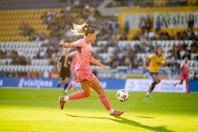 Jill Janssens (TSG Hoffenheim, 09) am Ball, GER, TSG 1899 Hoffenheim vs FC Carl Zeiss Jena, Fussball Google Pixel Frauen Bundesliga, 1. Spieltag, Saison 2025 2026, 08.09.2025 DFB regulations prohibit any use of photographs as image sequences and or quasi-video GER, TSG 1899 Hoffenheim vs FC Carl Zeiss Jena, Fussball Google Pixel Frauen Bundesliga, 1. Spieltag, Saison 2025 2026, 08.09.2025 Jena Copyright: xEibner-Pressefoto Memmlerx EP_MMR