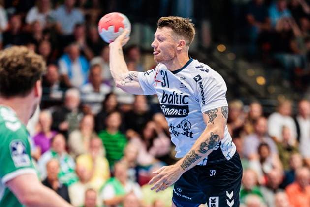 Emil Jakobsen (SG Flensburg-Handewitt, 31) im Torwurf GER, GWD Minden vs. SG Flensburg-Handewitt, Handball, 1. Bundesliga, 3. Spieltag, Spielzeit 2025 2026, 08.09.2025 GER, GWD Minden vs. SG Flensburg-Handewitt, Handball, 1. Bundesliga, 3. Spieltag, Spielzeit 2025 2026, 08.09.2025 Luebbecke Copyright: xEibner-Pressefoto JanxRollingerx EP_JSK