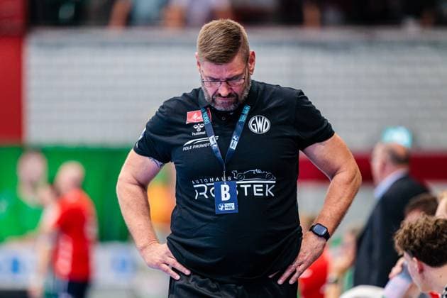 Aaron Ziercke (GWD Minden, Trainer) ist enttaeuscht unzufrieden GER, GWD Minden vs. SG Flensburg-Handewitt, Handball, 1. Bundesliga, 3. Spieltag, Spielzeit 2025 2026, 08.09.2025 GER, GWD Minden vs. SG Flensburg-Handewitt, Handball, 1. Bundesliga, 3. Spieltag, Spielzeit 2025 2026, 08.09.2025 Luebbecke Copyright: xEibner-Pressefoto JanxRollingerx EP_JSK