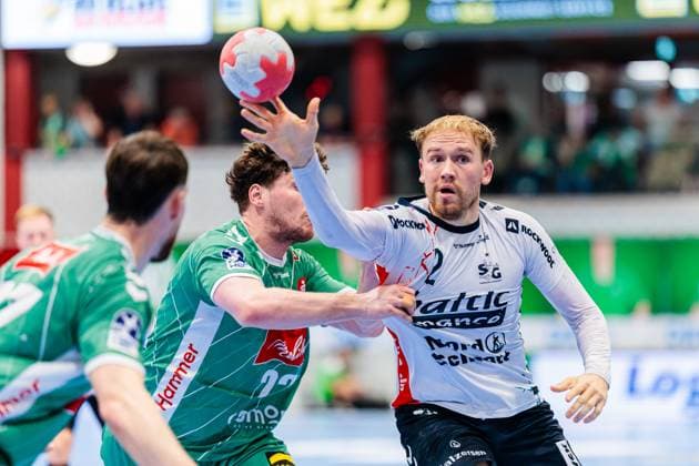 v.l. Max Staar (GWD Minden, 27), Philipp Vorlicek (GWD Minden, 22), Simon Pytlick (SG Flensburg-Handewitt, 02) GER, GWD Minden vs. SG Flensburg-Handewitt, Handball, 1. Bundesliga, 3. Spieltag, Spielzeit 2025 2026, 08.09.2025 GER, GWD Minden vs. SG Flensburg-Handewitt, Handball, 1. Bundesliga, 3. Spieltag, Spielzeit 2025 2026, 08.09.2025 Luebbecke Copyright: xEibner-Pressefoto JanxRollingerx EP_JSK