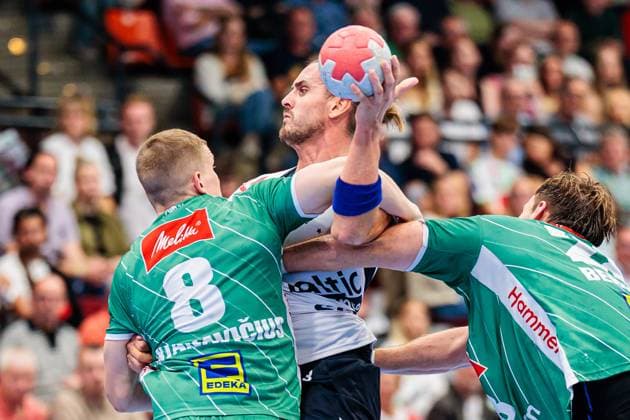 v.l. Karolis Antanavicius (GWD Minden, 08), Kent Robin Toennesen (SG Flensburg-Handewitt, 23), Tom Bergner (GWD Minden, 28) GER, GWD Minden vs. SG Flensburg-Handewitt, Handball, 1. Bundesliga, 3. Spieltag, Spielzeit 2025 2026, 08.09.2025 GER, GWD Minden vs. SG Flensburg-Handewitt, Handball, 1. Bundesliga, 3. Spieltag, Spielzeit 2025 2026, 08.09.2025 Luebbecke Copyright: xEibner-Pressefoto JanxRollingerx EP_JSK