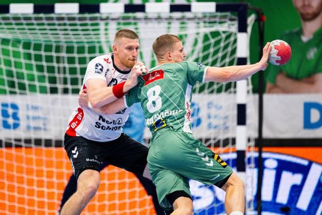 08.09.2025 - Handball, 2025 2026, 1. Bundesliga, 3. Spieltag, GWD Minden - SG Flensburg-Handewitt: (L-R) Blaz Blagotinsek (Flensburg), Karolis Antanavicius (Minden)