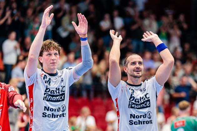 v.l. Lasse Moeller (SG Flensburg-Handewitt, 64), Kent Robin Toennesen (SG Flensburg-Handewitt, 23) jubelt freut sich nach 27:40 Sieg GER, GWD Minden vs. SG Flensburg-Handewitt, Handball, 1. Bundesliga, 3. Spieltag, Spielzeit 2025 2026, 08.09.2025 GER, GWD Minden vs. SG Flensburg-Handewitt, Handball, 1. Bundesliga, 3. Spieltag, Spielzeit 2025 2026, 08.09.2025 Luebbecke Copyright: xEibner-Pressefoto JanxRollingerx EP_JSK