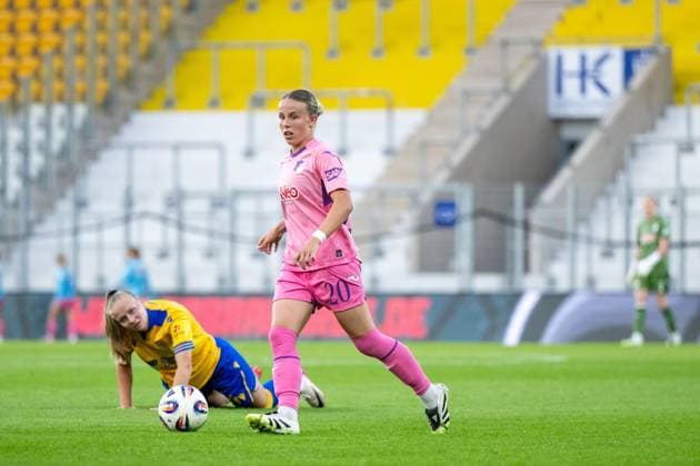 Laura Gloning (TSG Hoffenheim, 20) am Ball, GER, TSG 1899 Hoffenheim vs FC Carl Zeiss Jena, Fussball Google Pixel Frauen Bundesliga, 1. Spieltag, Saison 2025 2026, 08.09.2025 DFB regulations prohibit any use of photographs as image sequences and or quasi-video GER, TSG 1899 Hoffenheim vs FC Carl Zeiss Jena, Fussball Google Pixel Frauen Bundesliga, 1. Spieltag, Saison 2025 2026, 08.09.2025 Jena Copyright: xEibner-Pressefoto Memmlerx EP_MMR