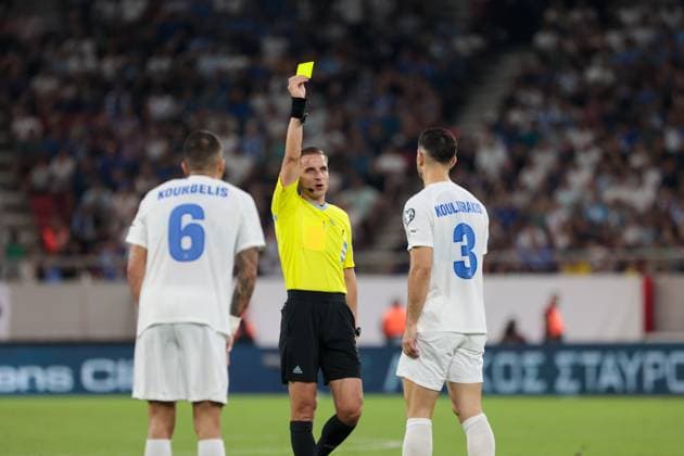 Greece v Denmark 2026 FIFA World Cup, WM, Weltmeisterschaft, Fussball Qualifiers Match referee Donatas Rumöas (LTU) shows a yellow card to Konstantinos Koulierakis of Greece during the 2026 FIFA World Cup Qualifiers Group C match at Karaiskakis Stadium, Piraeus UK Newspapers OUT Copyright: xYannisxHalasx FIL-22182-0063