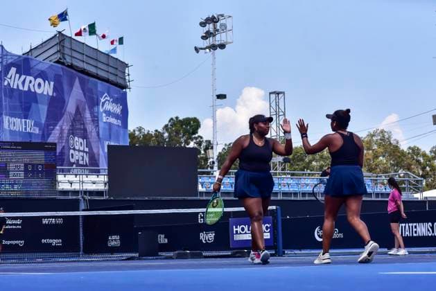 WTA, Tennis Damen GUADALAJARA 250 OPEN WTA GUADALAJARA 250 OPEN ANEY GLEASON VS CORLEY CORLEY 08092025 GUADALAJARA, JALISCO Action photo of Carmen Corley and Ivana Corley of USA, during day 1 the WTA Guadalajara 250 Open, held at the Centro Panamericano de Tenis of Guadalajara, Jalisco, Mexico. Foto de accion de Carmen Corley e Ivana Corley de Estados Unidos, durante el dia 1 del WTA Guadalajara 250 Open, celebrado en el Centro Panamericano de Tenis de Guadalajara, Jalisco, Mexico PHOTO BY IMAGENSHOP AGENCIA FOTOGRAFICA GUADALAJARA JALISCO MEXICO Copyright: xIMAGENSHOPxAGENCIAxFOTOGRAFICAx