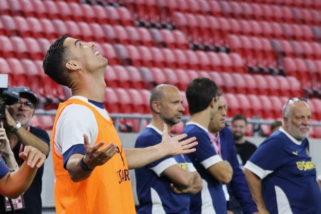 (250909) -- BUDAPEST, Sept. 9, 2025 -- Cristiano Ronaldo (front) of Portugal reacts to the rain during a training session ahead of the 2026 World Cup European Qualifiers football match between Hungary and Portugal in Budapest, Hungary on Sept. 8, 2025. (Photo by Xinhua) (SP)HUNGARY-BUDAPEST-FOOTBALL FIFA World Cup, WM, Weltmeisterschaft, Fussball QUALIFIERS-HUNGARY VS PORTUGAL-TRAINING AttilaxVolgyi 