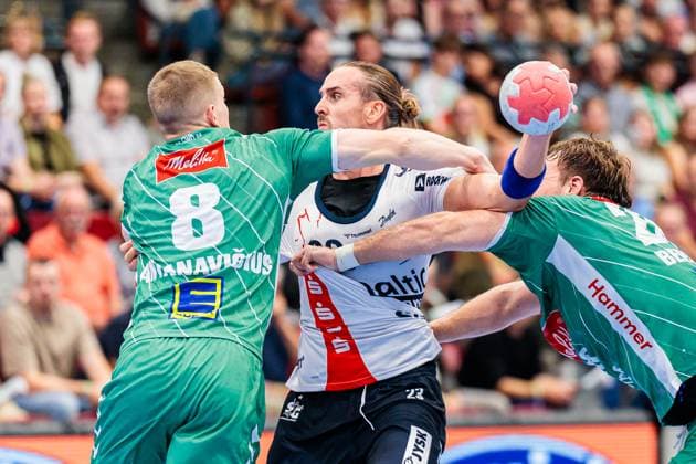 v.l. Karolis Antanavicius (GWD Minden, 08), Kent Robin Toennesen (SG Flensburg-Handewitt, 23), Tom Bergner (GWD Minden, 28) GER, GWD Minden vs. SG Flensburg-Handewitt, Handball, 1. Bundesliga, 3. Spieltag, Spielzeit 2025 2026, 08.09.2025 GER, GWD Minden vs. SG Flensburg-Handewitt, Handball, 1. Bundesliga, 3. Spieltag, Spielzeit 2025 2026, 08.09.2025 Luebbecke Copyright: xEibner-Pressefoto JanxRollingerx EP_JSK