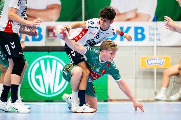 08.09.2025 - Handball, 2025 2026, 1. Bundesliga, 3. Spieltag, GWD Minden - SG Flensburg-Handewitt: (L-R) Patrick Volz (Flensburg), Niclas Benedict Heitkamp (Minden)