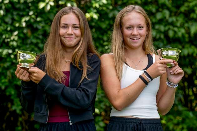 Tennis players Alena (right) and Jana Kovackova pose for a portrait at a press conference, PK, Pressekonferenz after winning the junior doubles at the US Open, Prague, Czech Republic, September 9, 2025. (CTKxPhoto OndrejxDeml) CTKPhotoP2025090904204  CTKPhotoP2025090904204