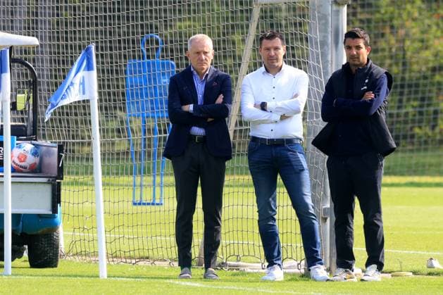 DEU, DFL, 2. FBL Hertha BSC, Training, 09.09.2025, Sportforum, Berlin, DEU, DFL, 2. FBL Hertha BSC, Training, im Bild Dr. Peter Goerlich - Geschaeftsfuehrung, Benjamin Weber (Sportdirektor, Hertha BSC Berlin), Leiter Teammanagement Sami Allagui (Hertha BSC) DFL - regulations prohibit any use of Photographs as image sequences and or quasi-video
