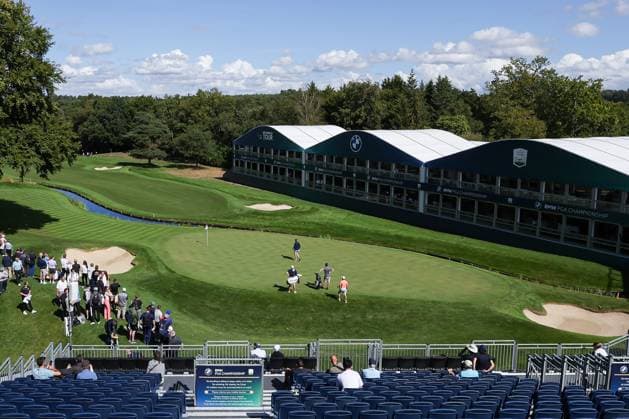 9th September 2025; Wentworth Club, London, England; The BMW PGA, Golf Herren Championship Golf Practice Day 1; A general view on the 18th green with players inspecting the course  HenningxvonxJagow
