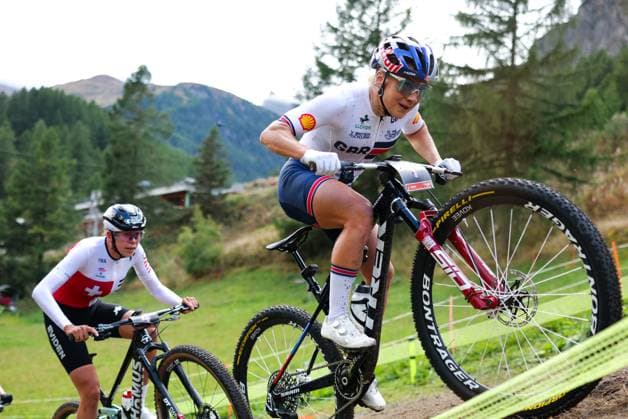 2025 UCI Mountain Bike World Championships Picture by Alex Whitehead SWpix.com - 08 09 2025 - Cycling - 2025 UCI Mountain Bike World Championships - Cross-country Short Track - Zermatt, Valais, Switzerland - Women Elite Final - Evie Richards (Great Britain) Copyright: x xSWpix.comx(t axPhotographyxHubxLtd)xAlexxWhitehead SWpix.comx SWP-3030-3070