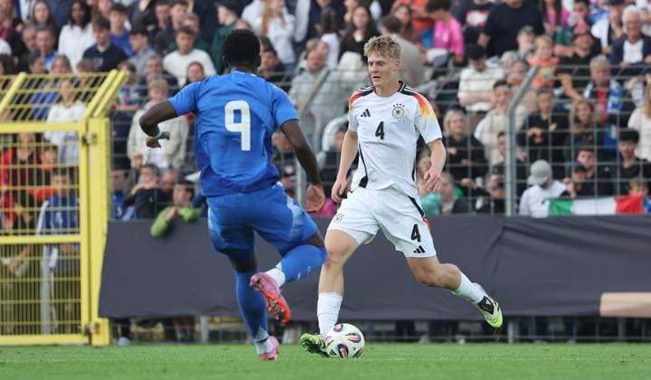 Reutlingen , Fußball Länderspiel U20 Deutschland vs. U20 Italien , Maximilian Herwerth ( GER )