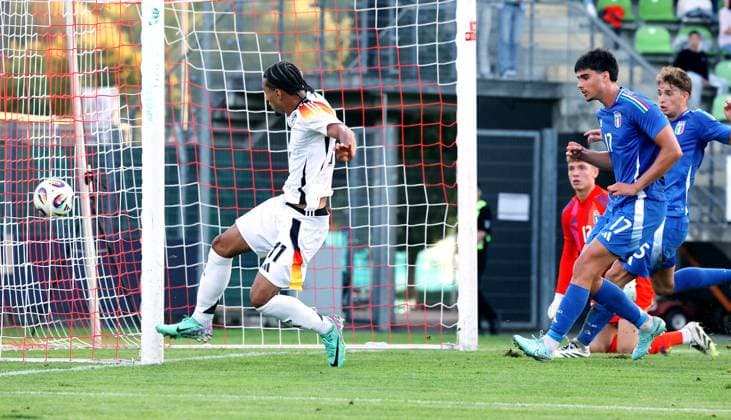 Reutlingen , Fußball Länderspiel U20 Deutschland vs. U20 Italien , Tor zum 2 : 0 , Paris brunner ( GER ) erzielt das Tor zum 2 : 0