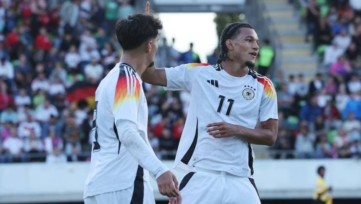 Reutlingen , Fußball Länderspiel U20 Deutschland vs. U20 Italien , von links: Laurin Ulrich Paris Brunner ( GER )