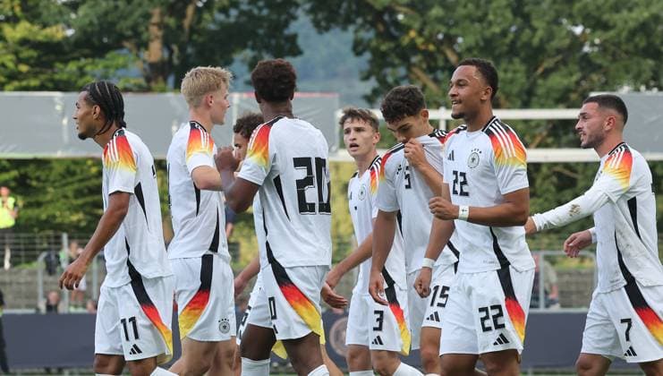 Reutlingen , Fußball Länderspiel U20 Deutschland vs. U20 Italien , Jubel Deutschland
